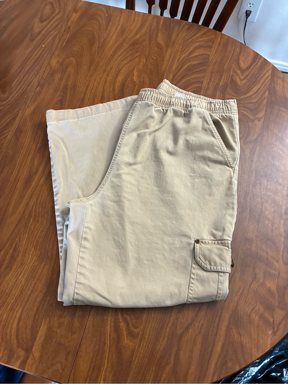 Women’s Casual Cargo Cropped Pants in Beige